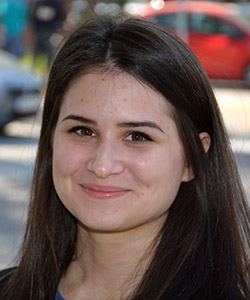 Pető Laura 